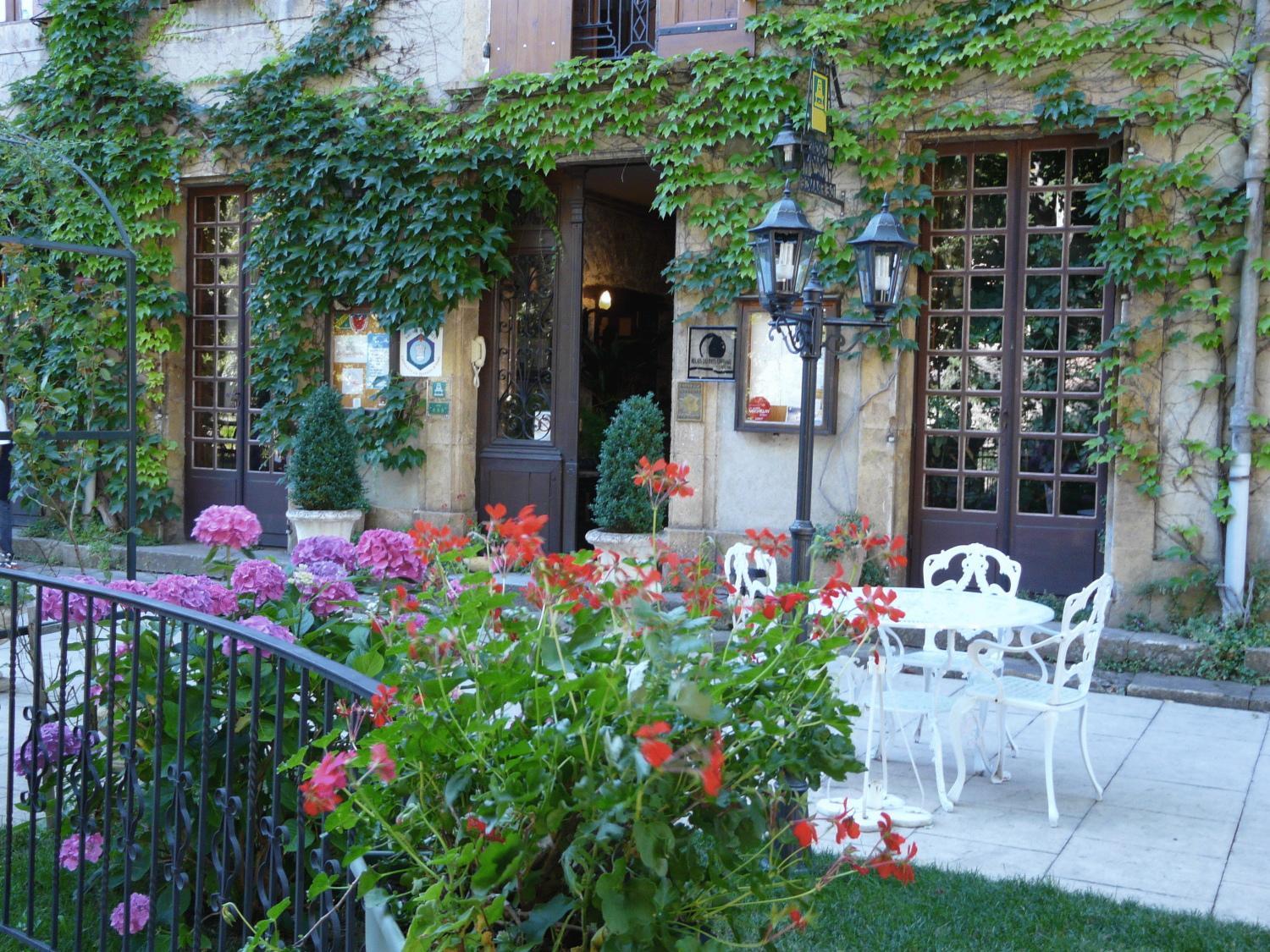 Logis Hostellerie Du Grand Duc Hotel Restaurant Gincla Extérieur photo
