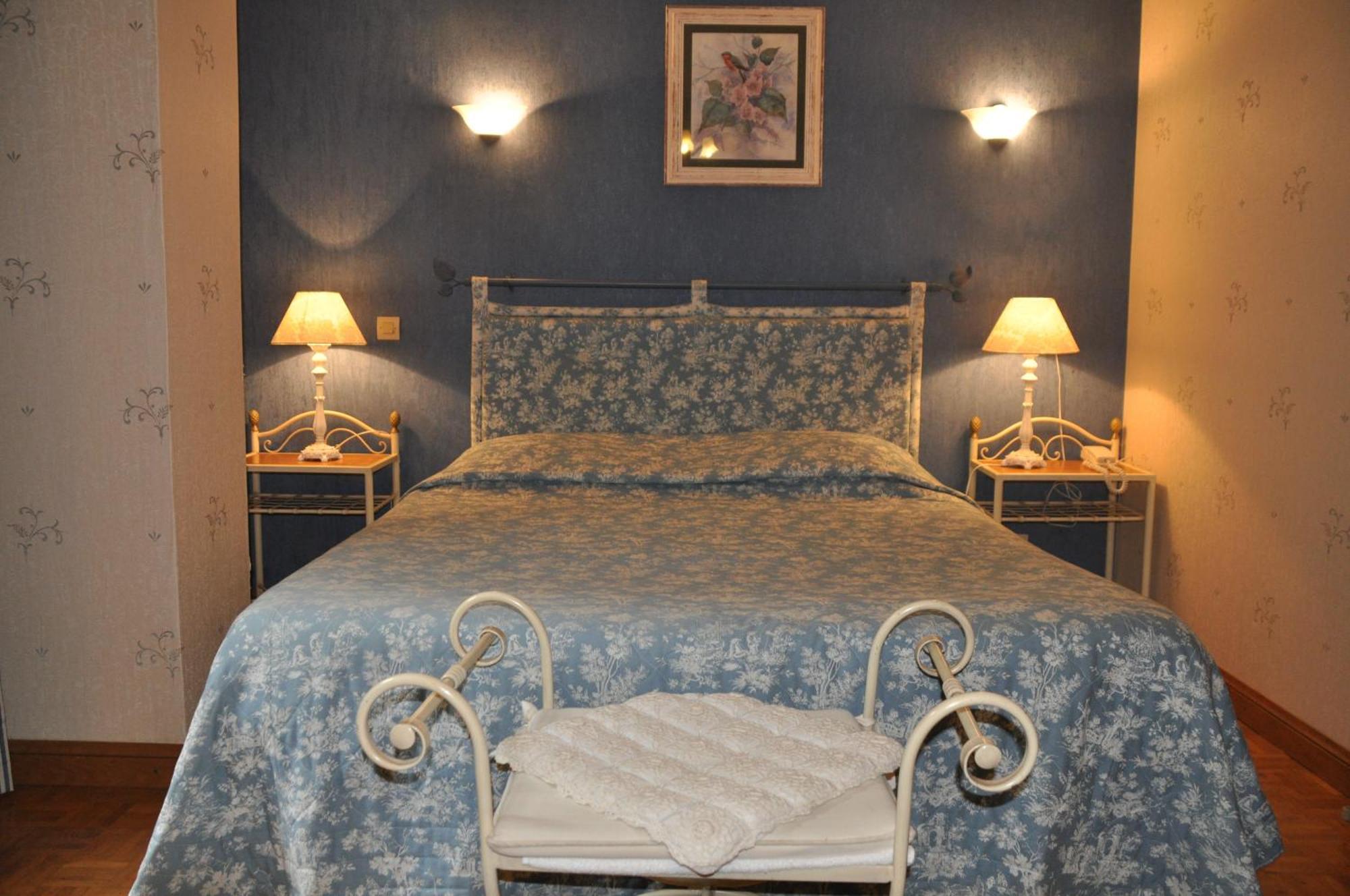 Logis Hostellerie Du Grand Duc Hotel Restaurant Gincla Extérieur photo