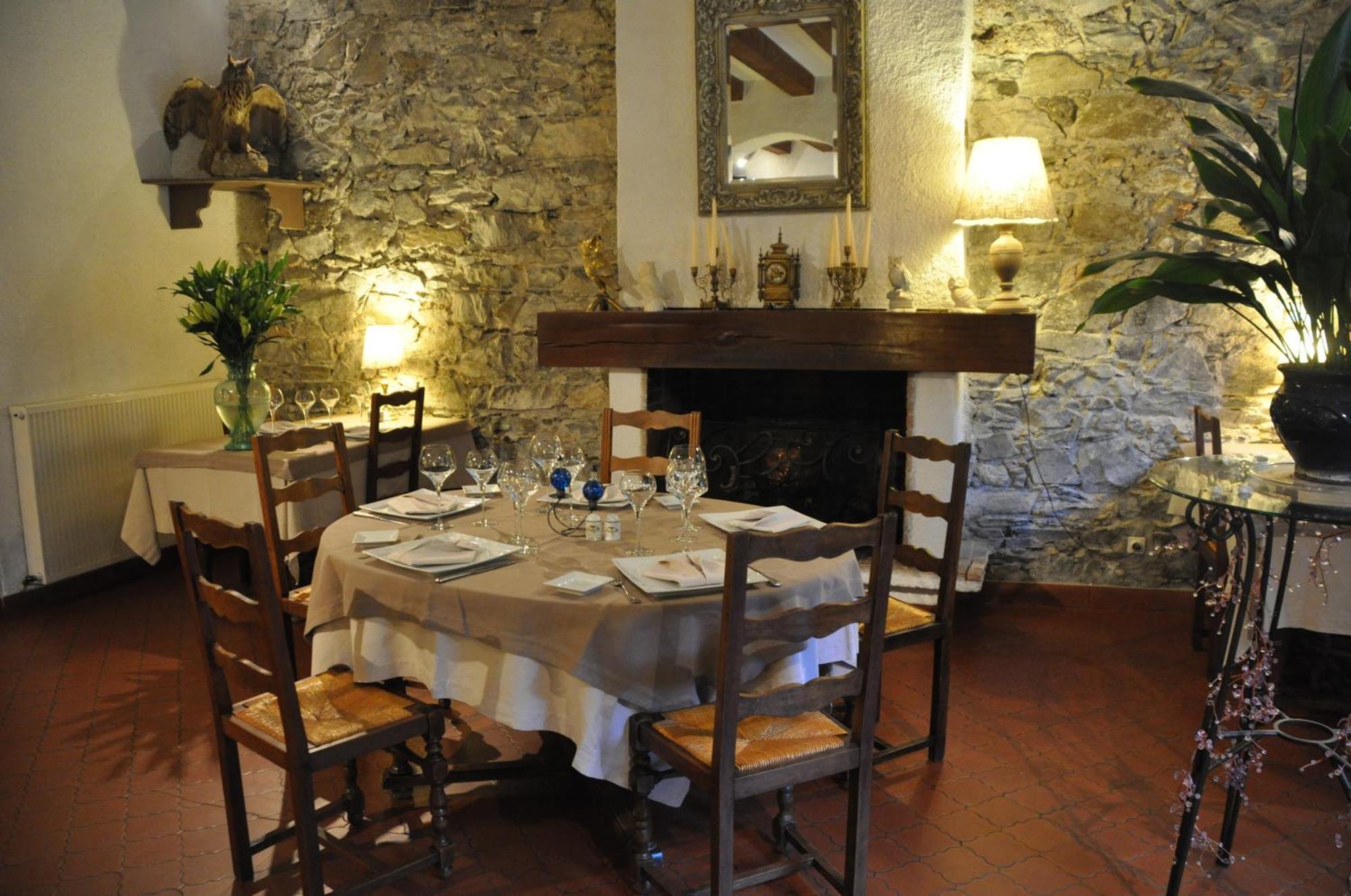 Logis Hostellerie Du Grand Duc Hotel Restaurant Gincla Extérieur photo