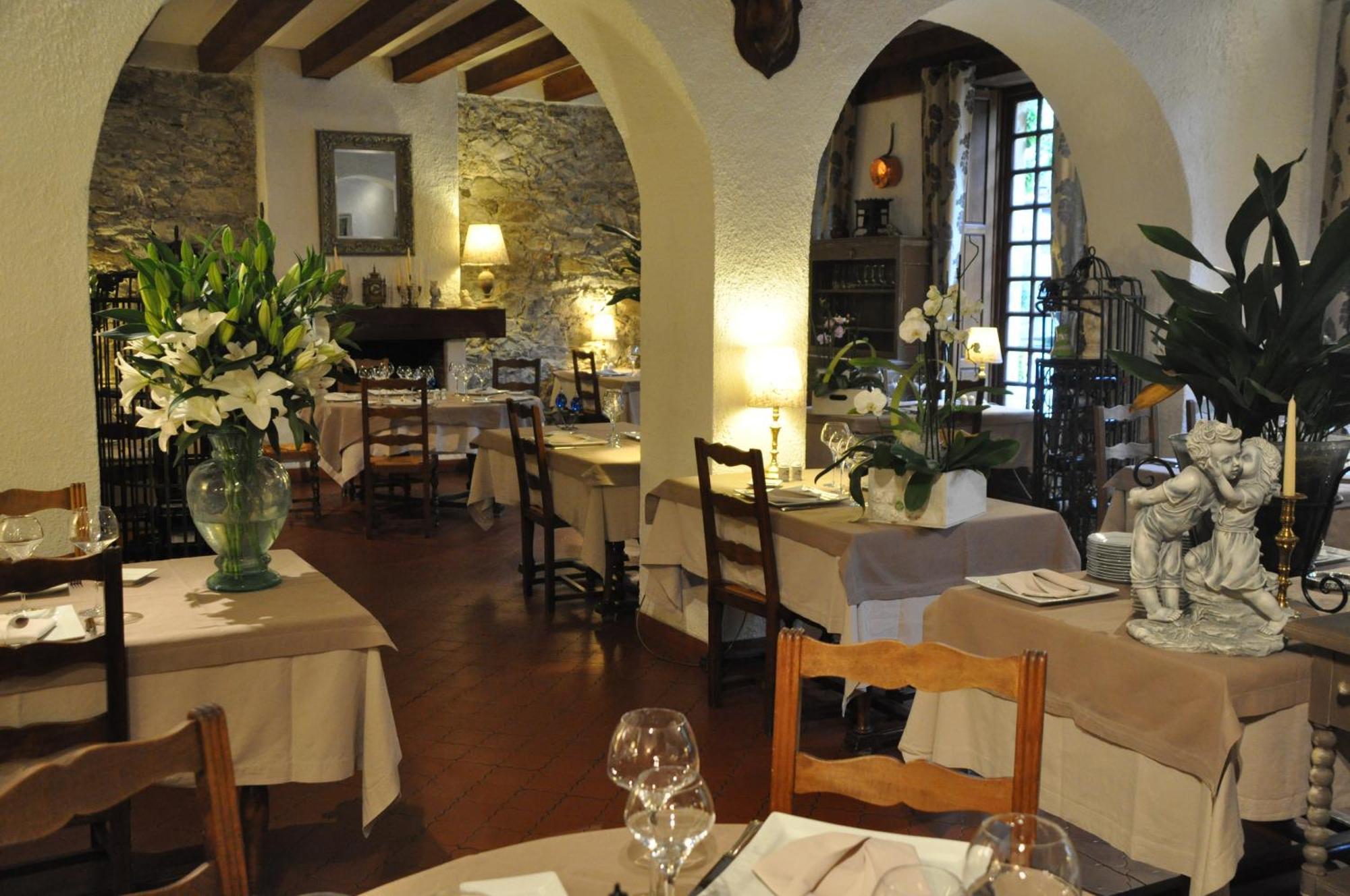 Logis Hostellerie Du Grand Duc Hotel Restaurant Gincla Extérieur photo