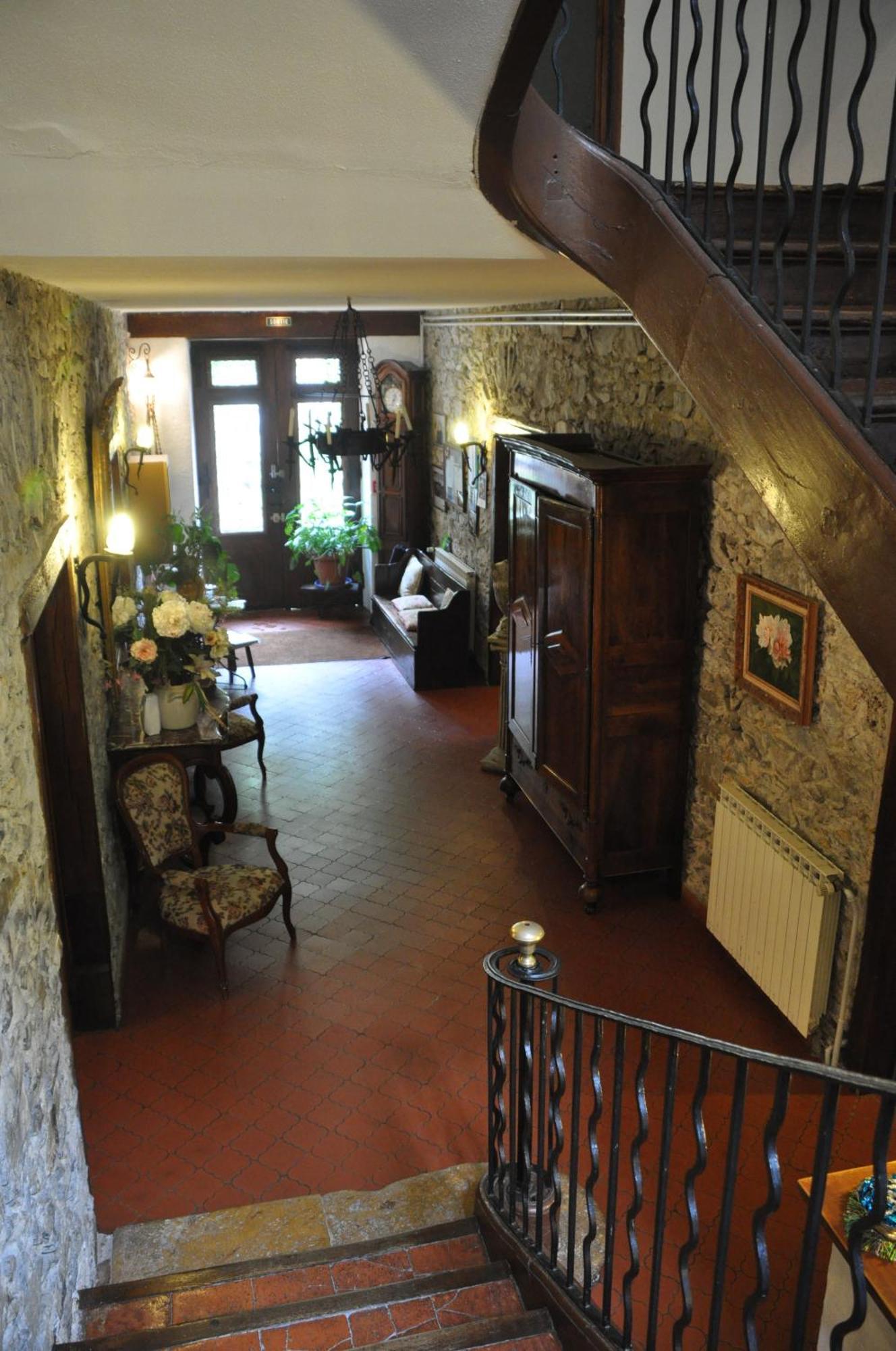 Logis Hostellerie Du Grand Duc Hotel Restaurant Gincla Extérieur photo