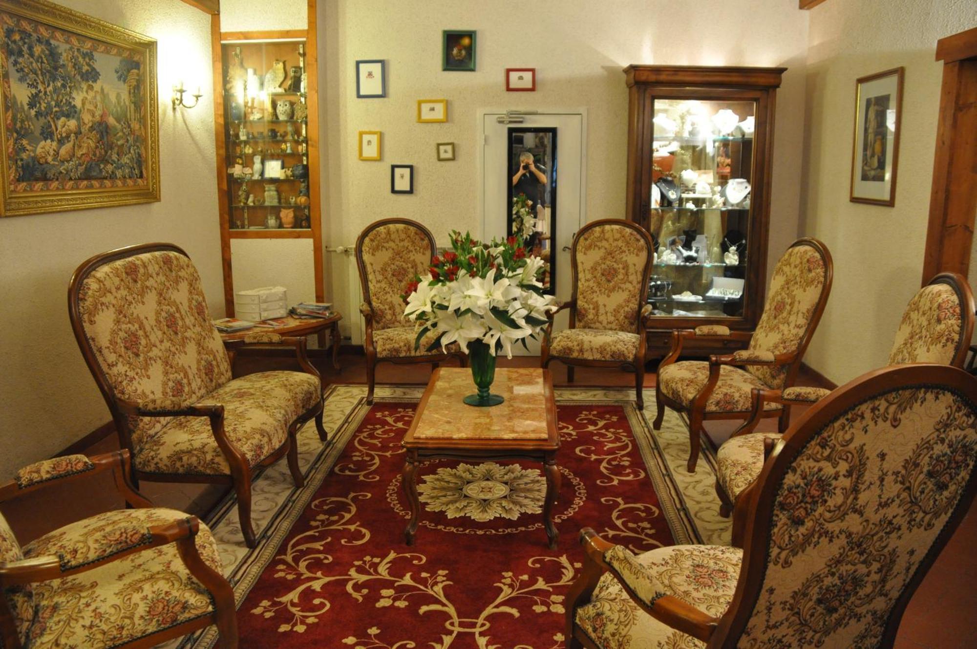 Logis Hostellerie Du Grand Duc Hotel Restaurant Gincla Extérieur photo