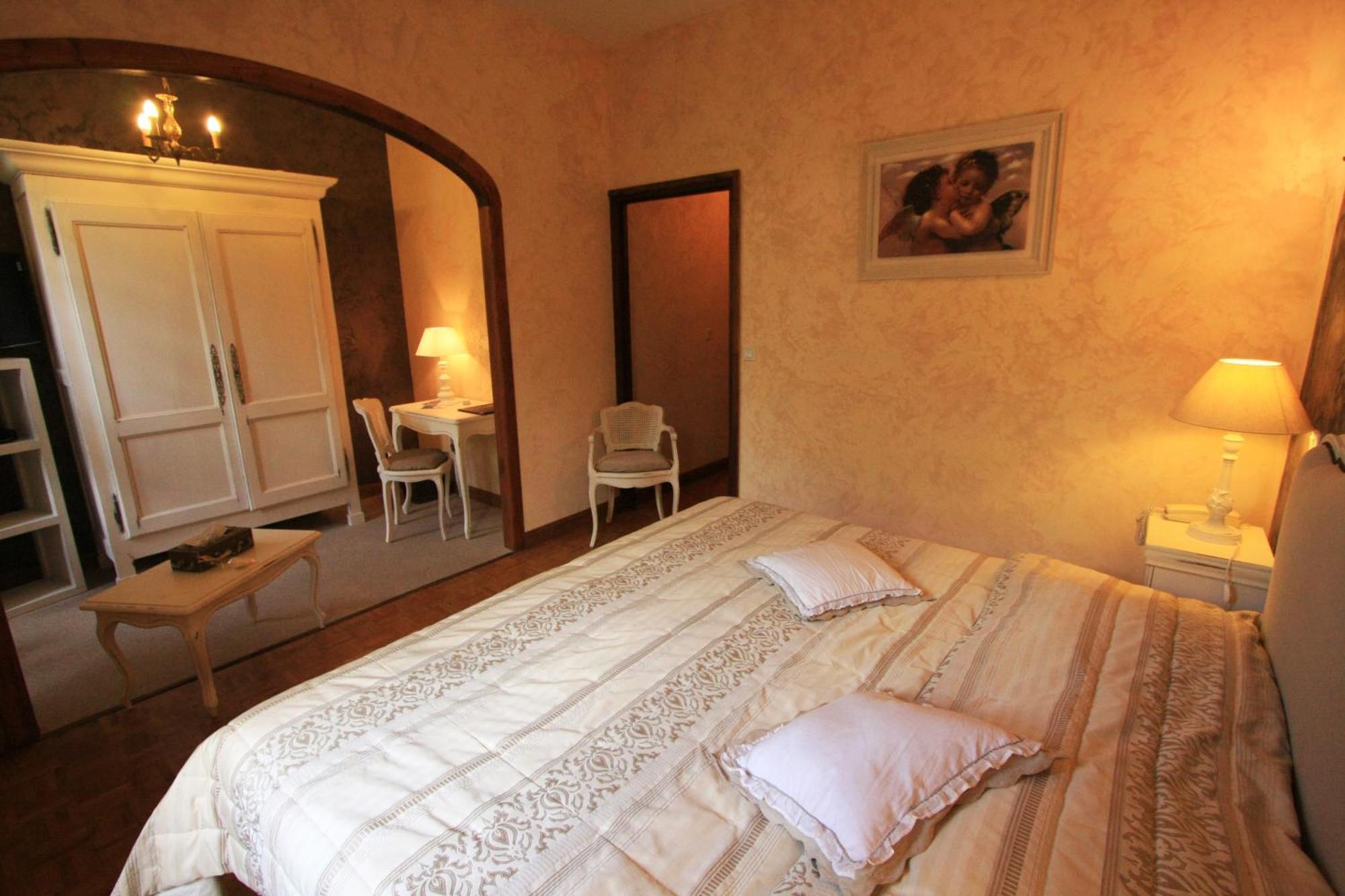 Logis Hostellerie Du Grand Duc Hotel Restaurant Gincla Chambre photo