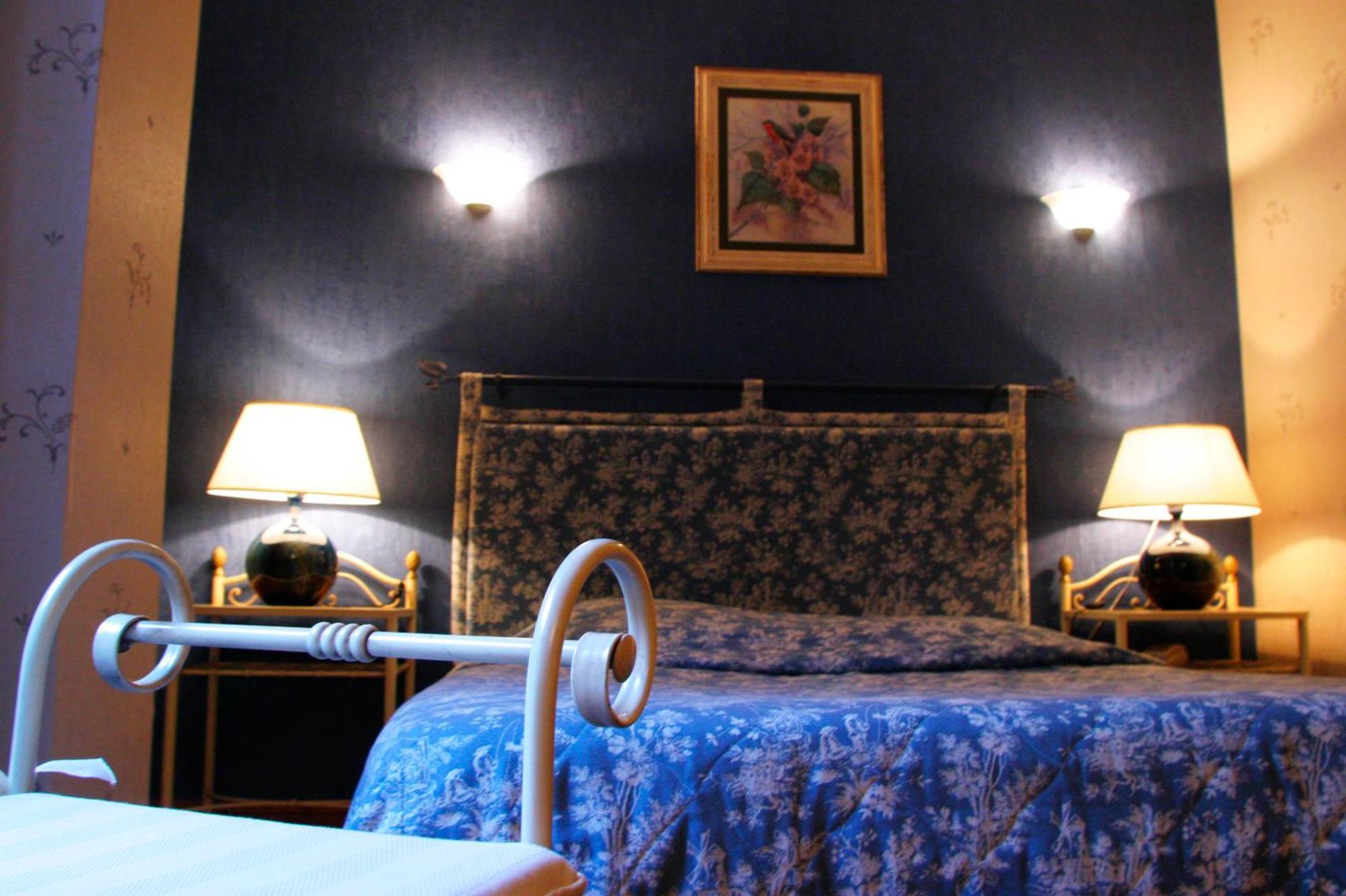 Logis Hostellerie Du Grand Duc Hotel Restaurant Gincla Chambre photo