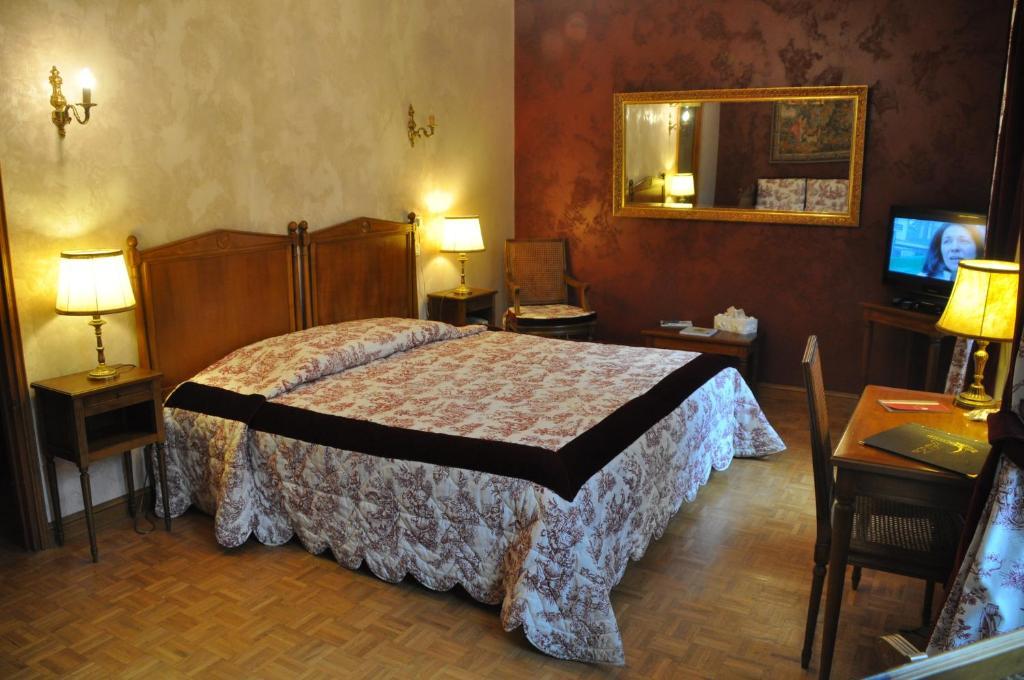 Logis Hostellerie Du Grand Duc Hotel Restaurant Gincla Extérieur photo
