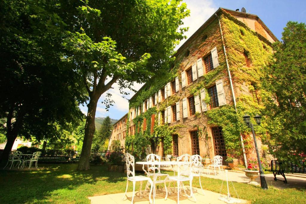Logis Hostellerie Du Grand Duc Hotel Restaurant Gincla Extérieur photo
