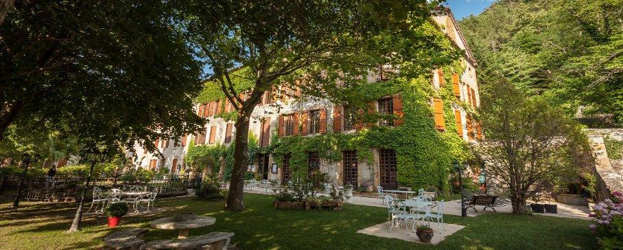 Logis Hostellerie Du Grand Duc Hotel Restaurant Gincla Extérieur photo