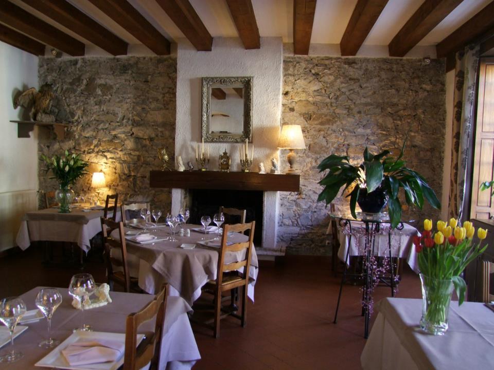 Logis Hostellerie Du Grand Duc Hotel Restaurant Gincla Extérieur photo