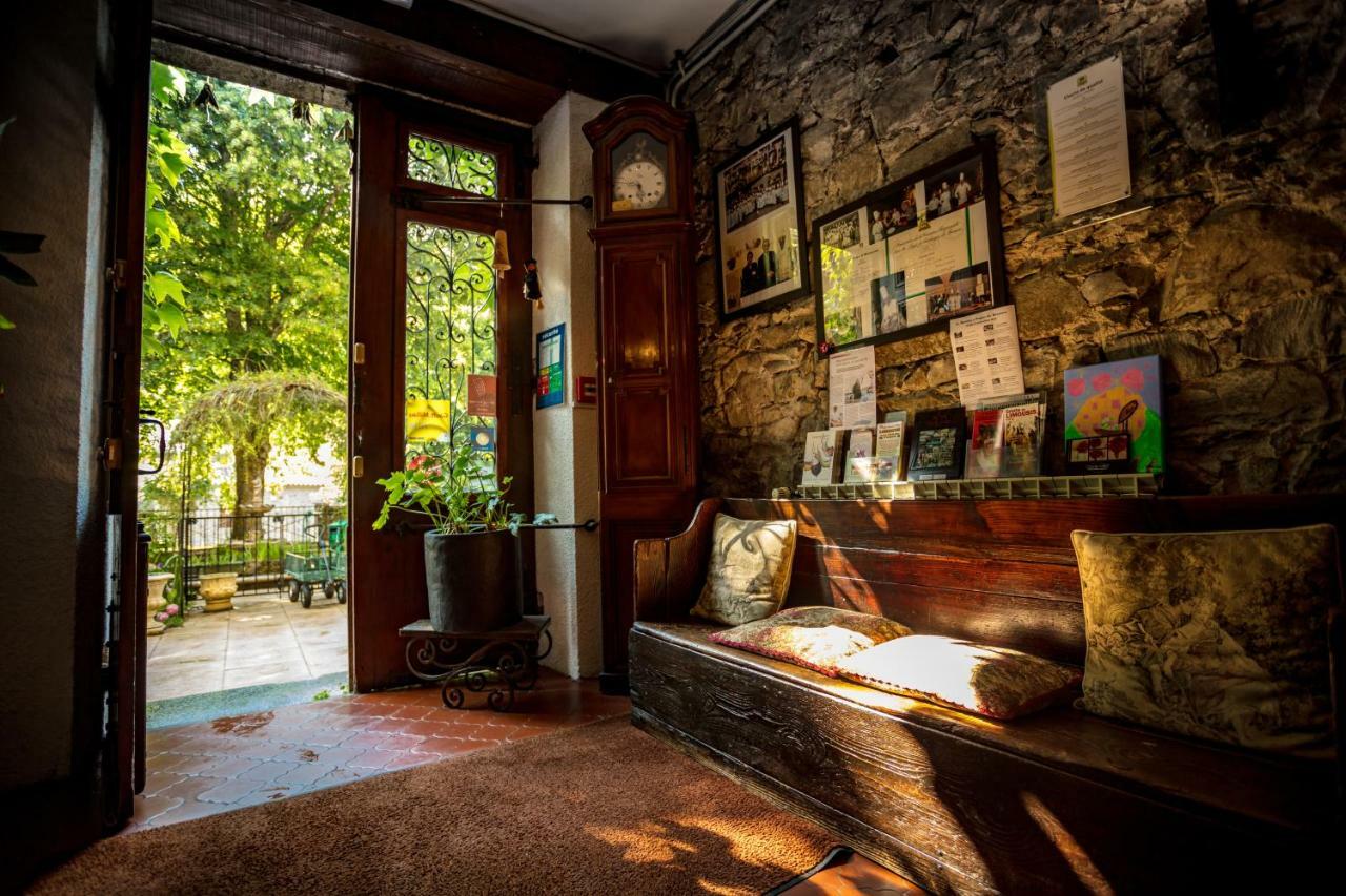 Logis Hostellerie Du Grand Duc Hotel Restaurant Gincla Extérieur photo